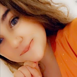 Meet your Posher, Caitlin